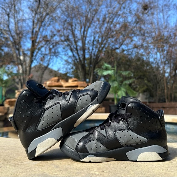 Jordan 6 Retro Black Cool‎ Grey - Toddler Size 13C (384666-010) - Picture 3 of 9